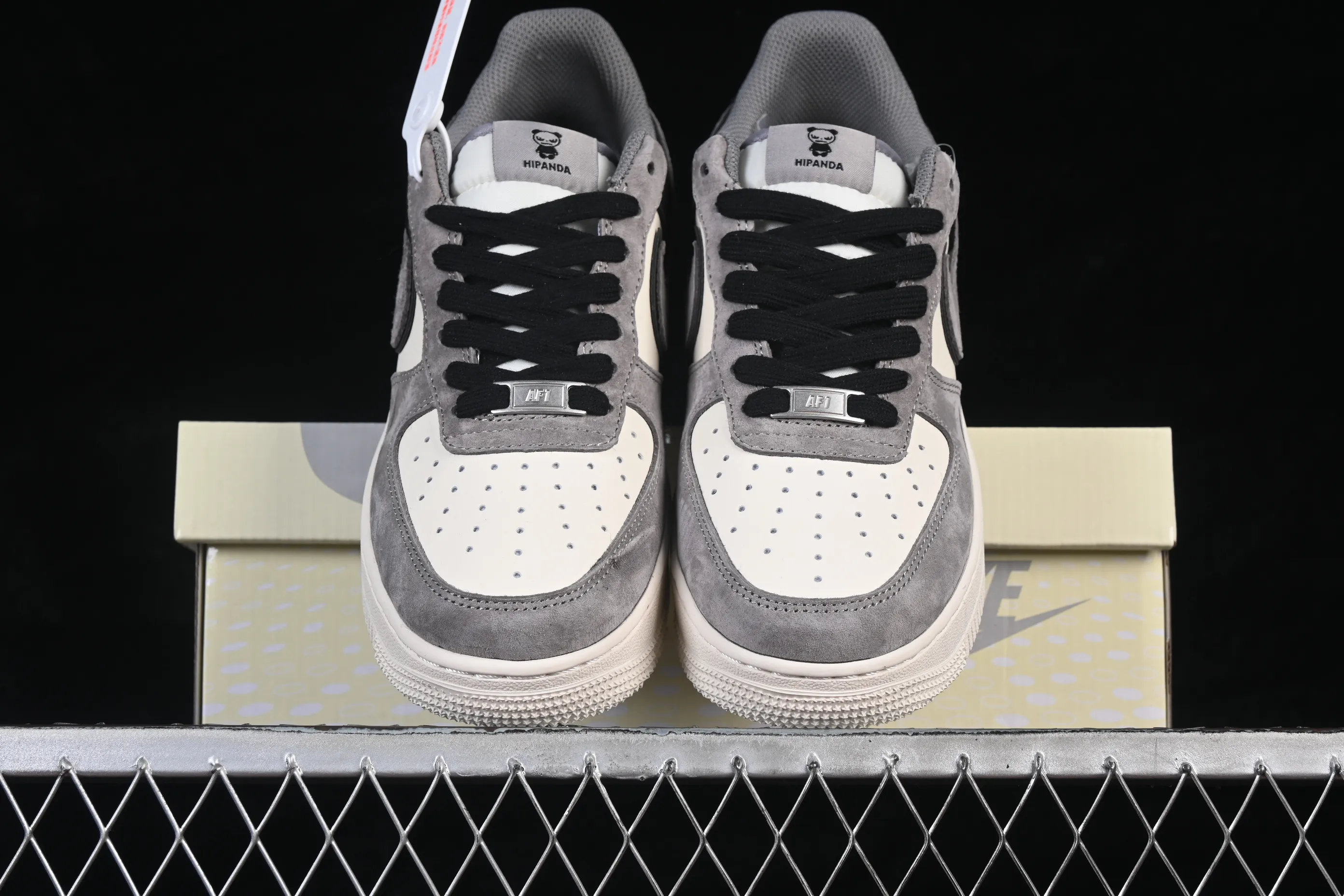 All categories Nk Air Force 1 Air Force series Nk Air Force 1 Low Air Force low-top Nike Air Force 1'07 Low Violent Bear joint black and gray stitching Air Force 1 low-top casual sneakers XD9314-611